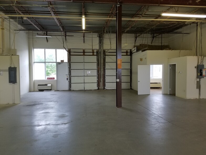 More Photos Of 18775 N Frederick Rd, Gaithersburg Warehouse For Lease