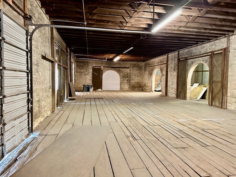 More Photos Of 200-232 W New Braunfels St, Seguin Warehouse For Lease