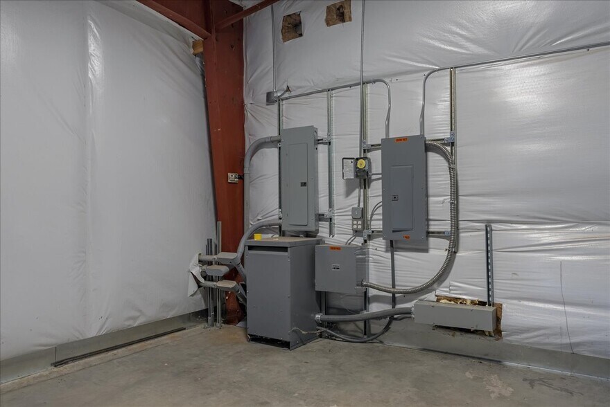 More Photos Of 6288 Curtis Pl, California City Warehouse For Sale