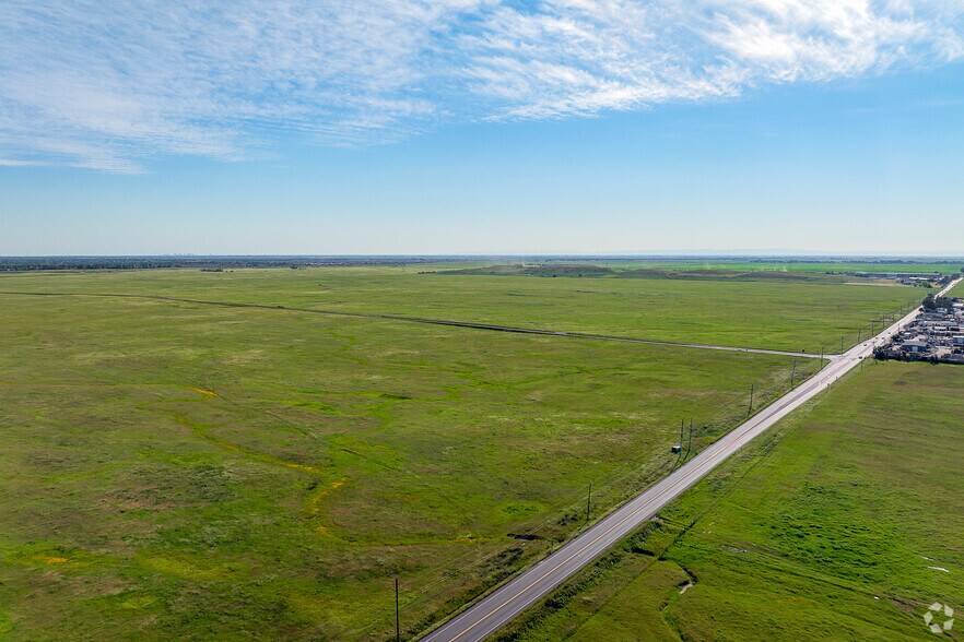 More Photos Of North Foothills Boulevard, Lincoln Warehouse For Lease