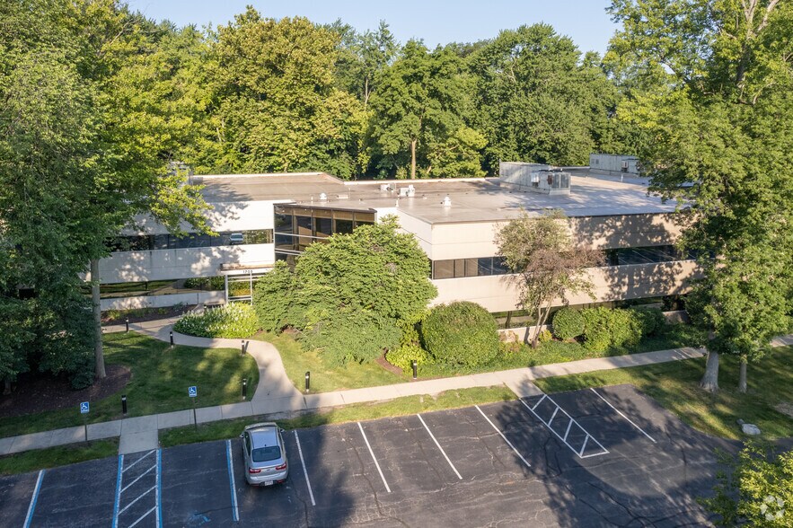 More Photos Of 1705 Indian Wood Cir, Maumee Office For Lease