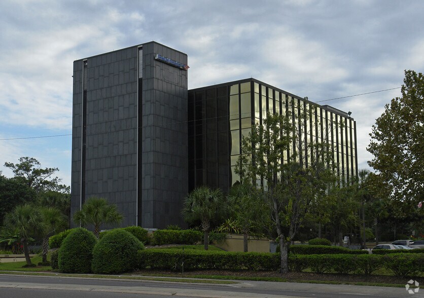 More Photos Of 2815 NW 13th St, Gainesville Office For Lease