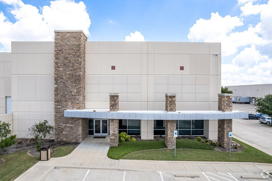 More Photos Of 1650 Lakeside Pky, Flower Mound Distribution For Lease