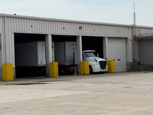 More Photos Of 301 N Taylor Rd, Garrett Warehouse For Lease