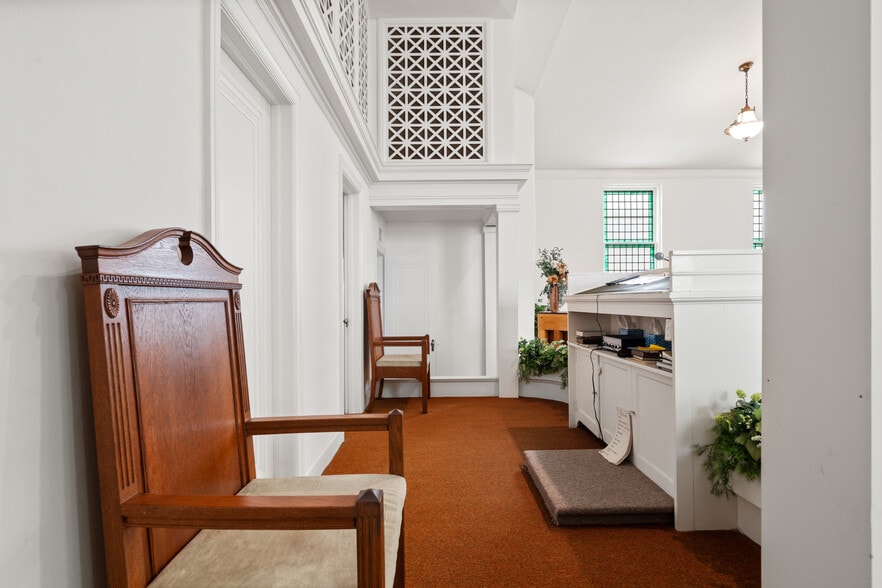 More Photos Of 71 S Washington St, Oxford Religious Facility For Sale