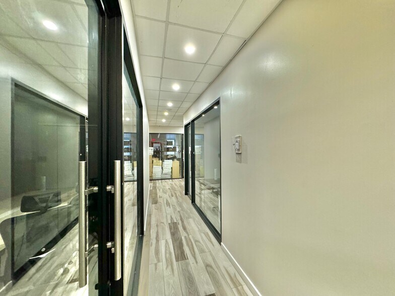 More Photos Of 136-21 Hillside Ave, Richmond Hill Medical For Lease