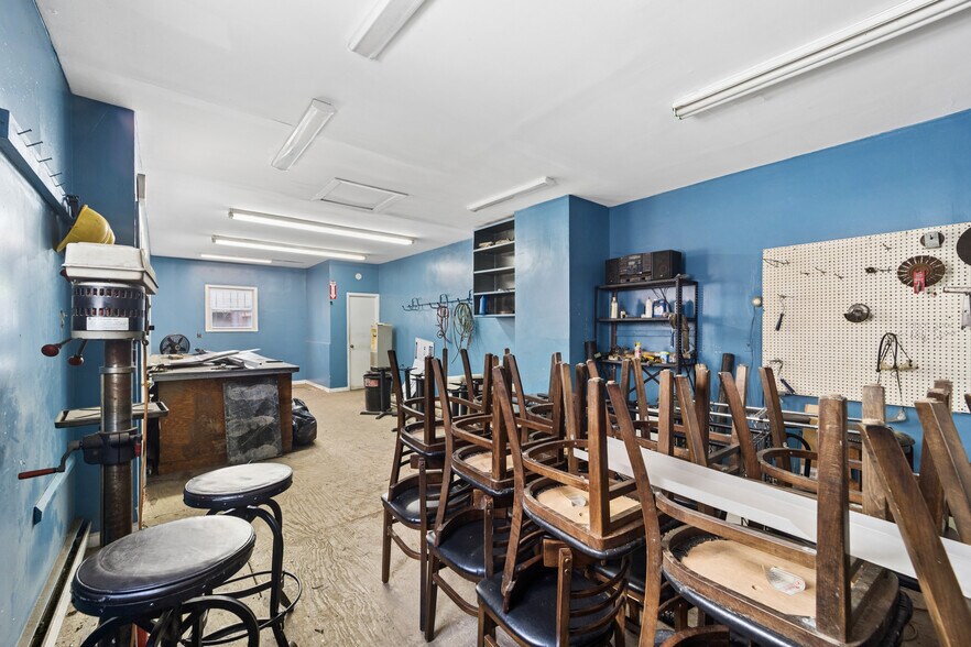 More Photos Of 7503 88th St, Glendale Storefront Retail Residential For Sale