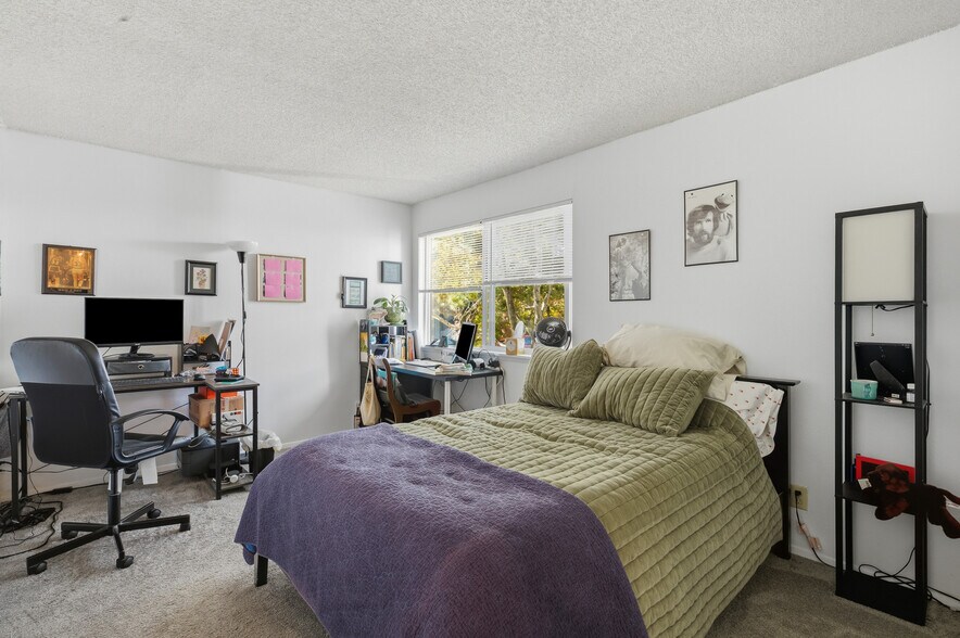 More Photos Of 3600 25th Ave W, Seattle Apartments For Sale