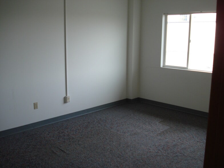 More Photos Of 113 W Northern Lights Blvd, Anchorage Unknown For Lease