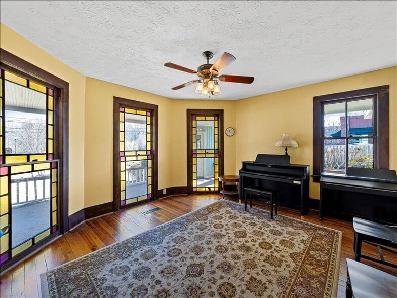 More Photos Of 2057 Grayson Hwy, Grayson Freestanding For Sale