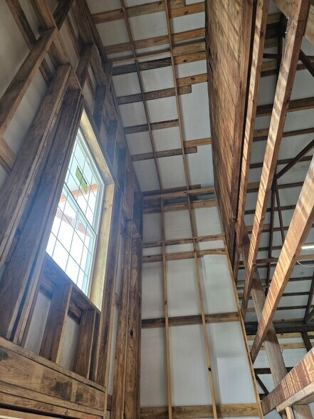 More Photos Of 9585 Campton Rd, Stanton Light Distribution For Sale