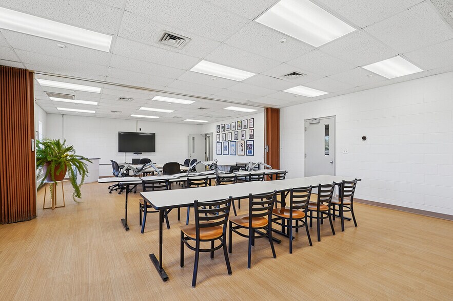 More Photos Of 1041 Hurst Rd, Jackson Service For Sale