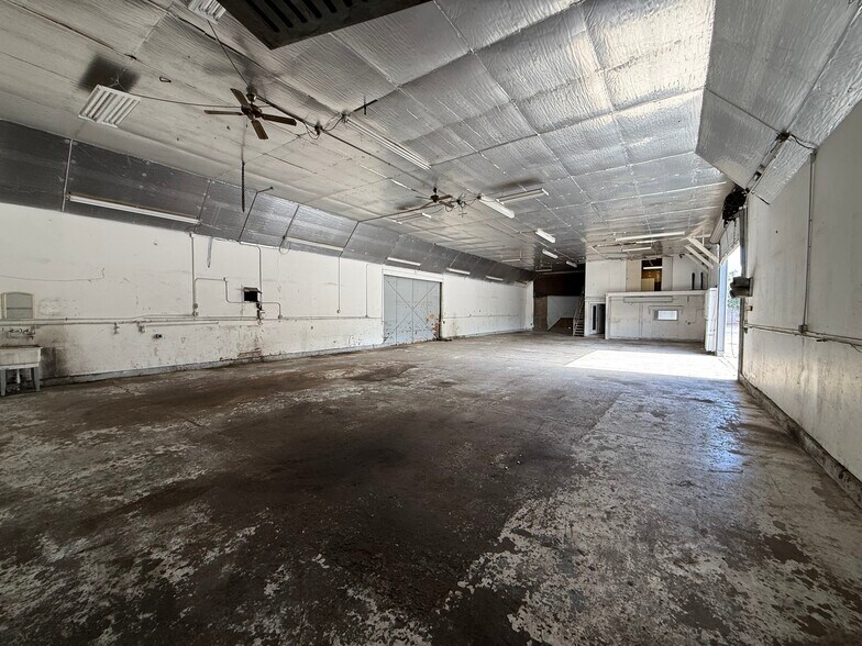 More Photos Of 2651 Henderson, Redding Warehouse For Sale