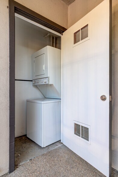More Photos Of 1318 N Mansfield Ave, Los Angeles Apartments For Sale