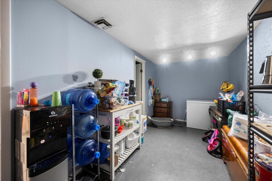 More Photos Of 614 W Central Ave, Wiggins General Retail For Sale