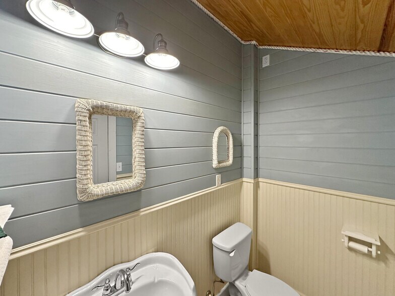 More Photos Of 944 Raymond, Crystal Beach Specialty For Sale