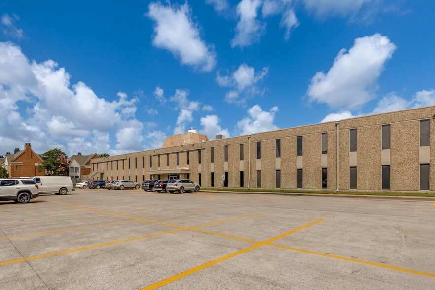 More Photos Of 1300 Bay Area Blvd, Houston Office For Lease