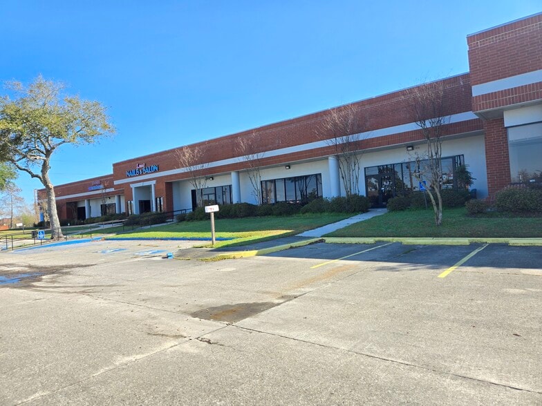 More Photos Of 4949 Bullard Ave, New Orleans Light Distribution For Sale