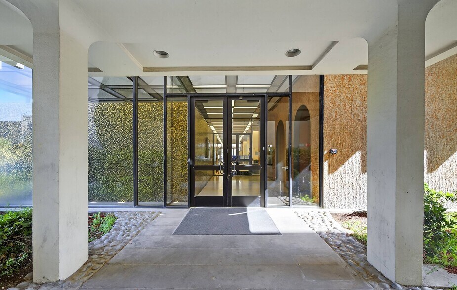 More Photos Of 1221 Van Ness Ave, Fresno Office For Sale
