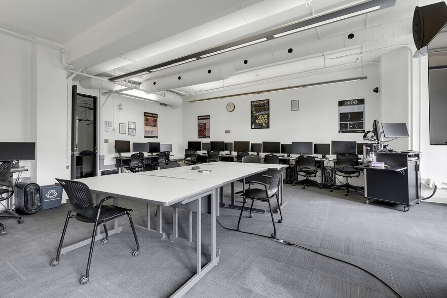 More Photos Of 525 Rue Sherbrooke E, Montréal Office For Lease