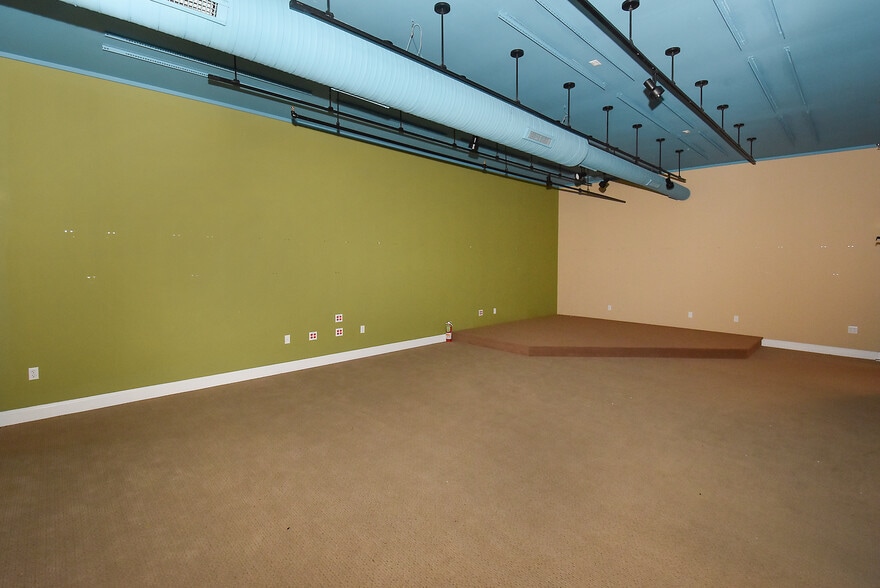 More Photos Of 400 Chapel Rd, South Windsor Light Manufacturing For Sale