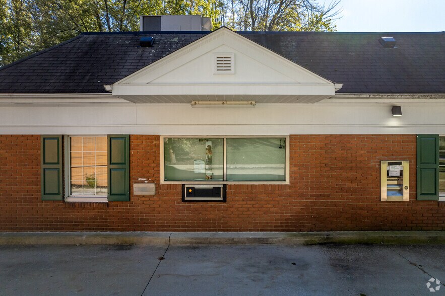 More Photos Of 1903 Hubbard Rd, Madison Office For Sale