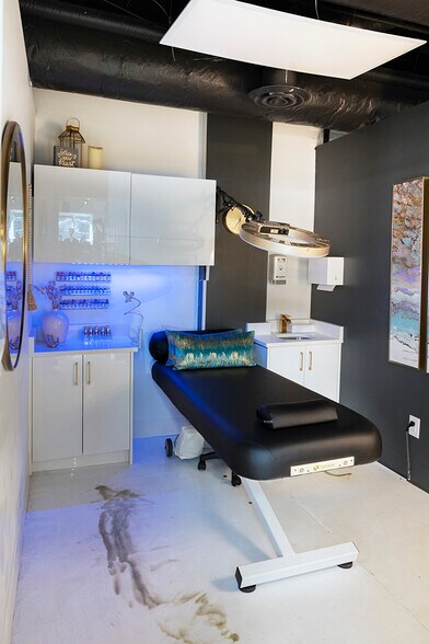 More Photos Of 1501 17th Ave SW, Calgary Storefront Retail Office For Lease