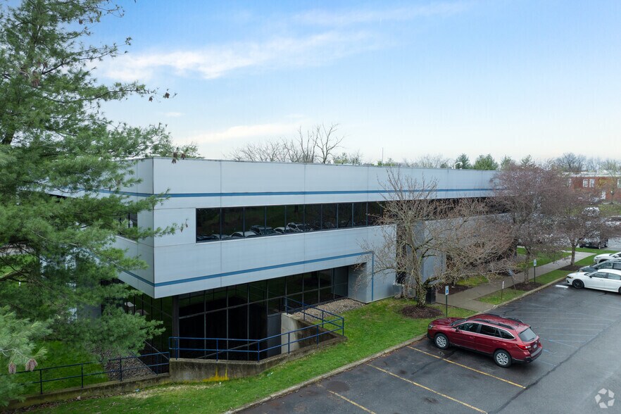 More Photos Of 2 Summit Ct, Fishkill Office For Lease