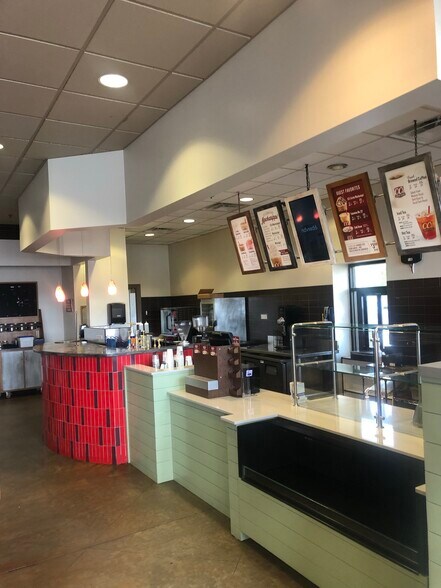 More Photos Of 3930 Burbank Dr, Baton Rouge Fast Food For Lease