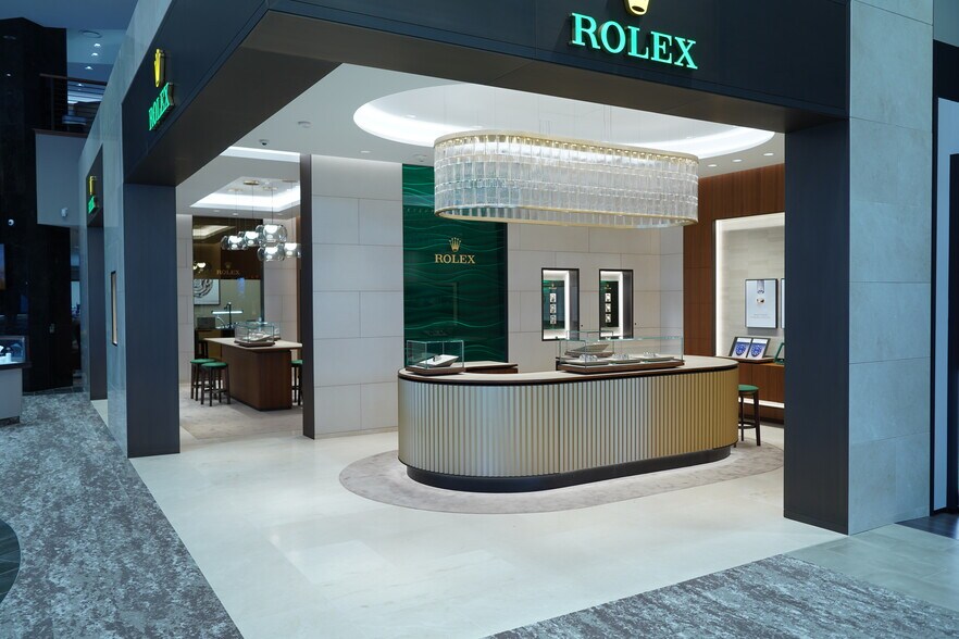 More Photos Of 102 N 145th St, Omaha General Retail For Sale