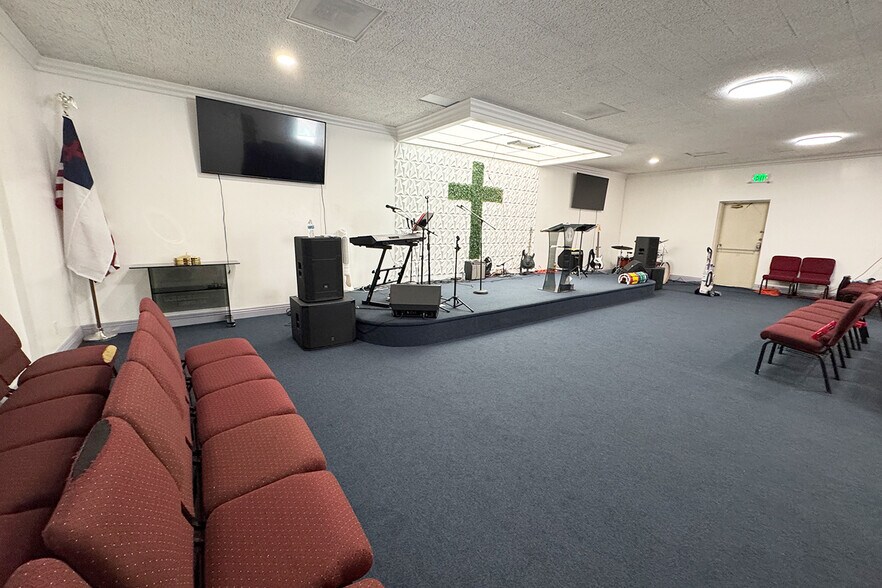 More Photos Of 8227 Van Nuys Blvd, Panorama City Storefront Retail Office For Lease