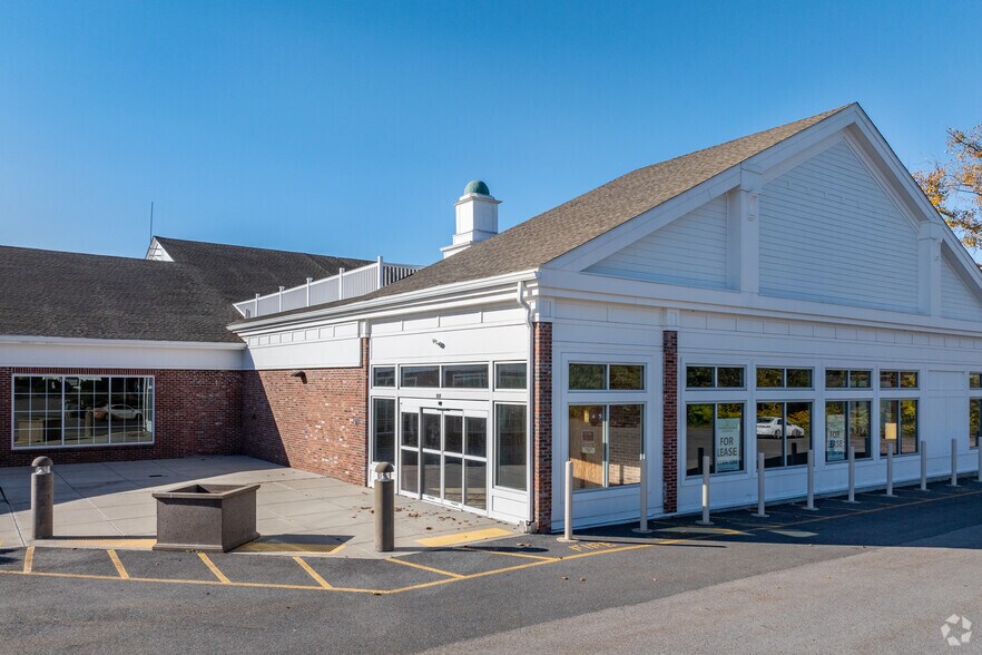 More Photos Of 297 Boston Post Rd, Wayland Storefront For Sale