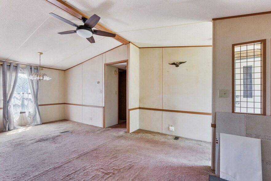 More Photos Of 993 S Hanover St, Pottstown Service For Sale