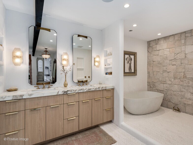 More Photos Of 2733 N Pulaski Rd, Chicago Showroom For Sale