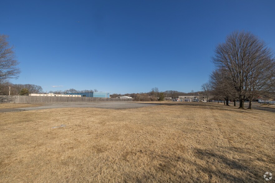 More Photos Of 125A Old Gate Ln, Milford Land For Lease