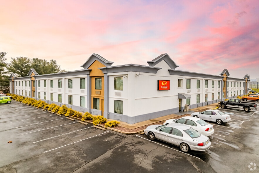 More Photos Of 1095 Wayne Ave, Chambersburg Hotel For Sale