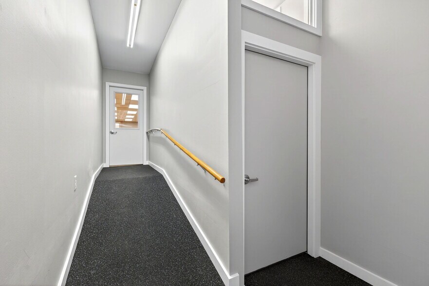 More Photos Of 320 S 1st St, Tipp City Office For Lease