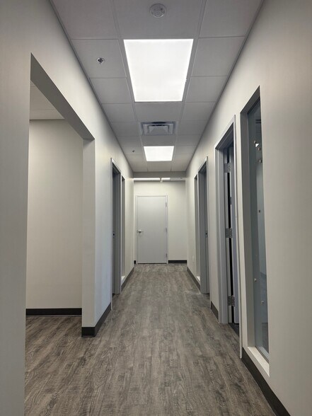 More Photos Of 3900 W Coachman Ave, Tampa Warehouse For Lease