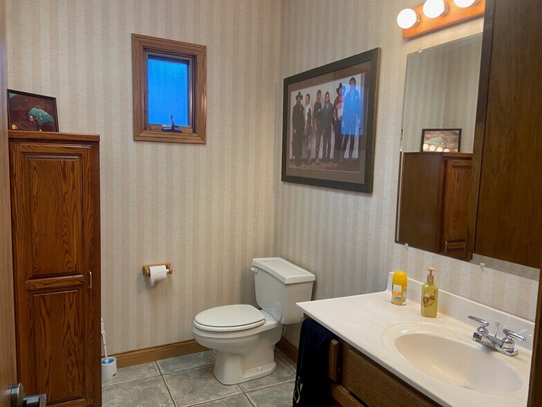 More Photos Of 1203 W Broadway, Columbia Office For Sale