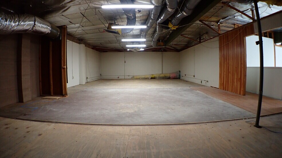 More Photos Of 519 S Flower St, Burbank Warehouse For Lease