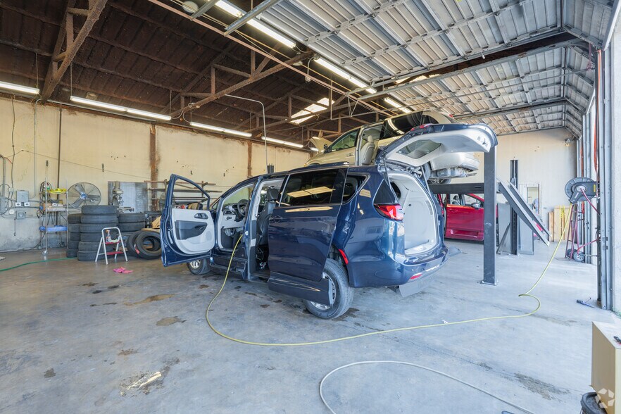 More Photos Of 2108 N Beach St, Haltom City Auto Repair For Sale