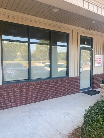 More Photos Of 634-638 Pine Ridge Dr, West Columbia Freestanding For Lease