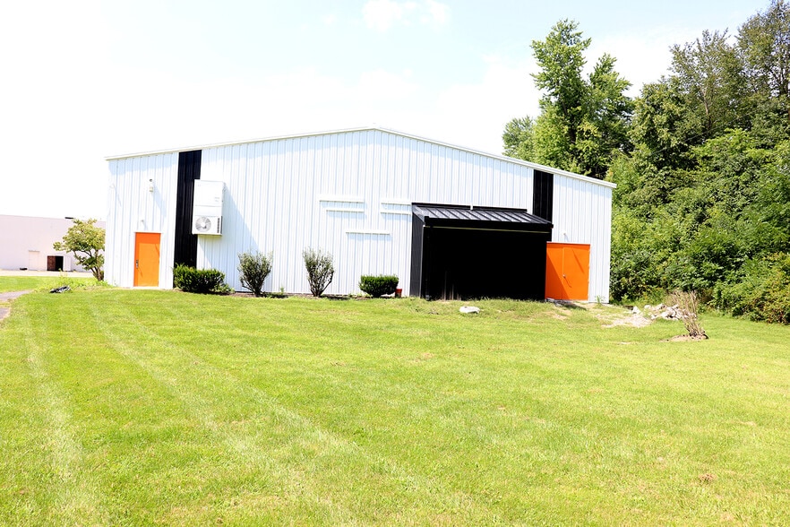 More Photos Of 1127 Front Ave SW, New Philadelphia Freestanding For Sale