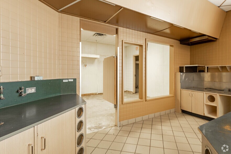 More Photos Of 1431-1527 Rebecca St, Oakville Unknown For Sale