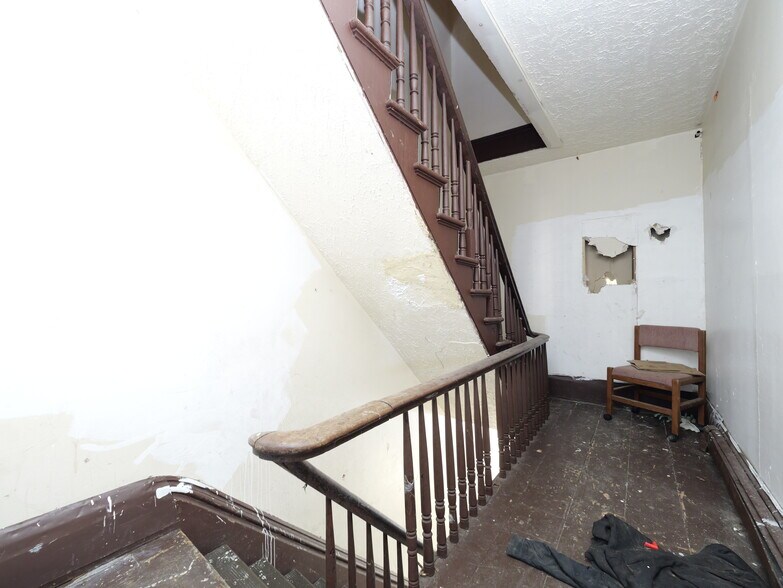 More Photos Of 170 Chambers St, Newburgh Apartments For Sale