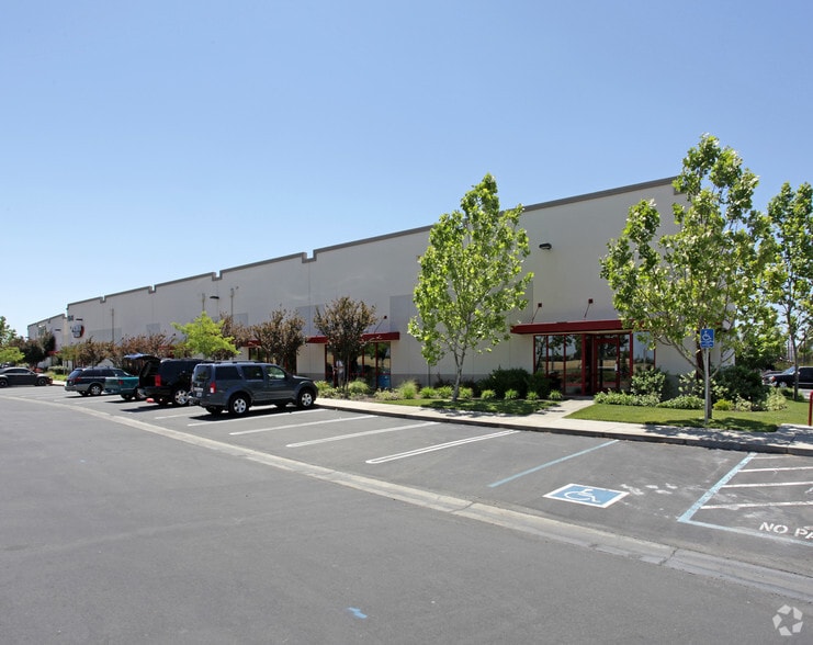 More Photos Of 7641 Galilee Rd, Roseville Warehouse For Lease