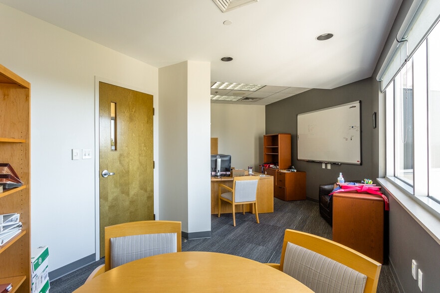 More Photos Of 1450 Technology Dr, Harrisonburg Office For Sale