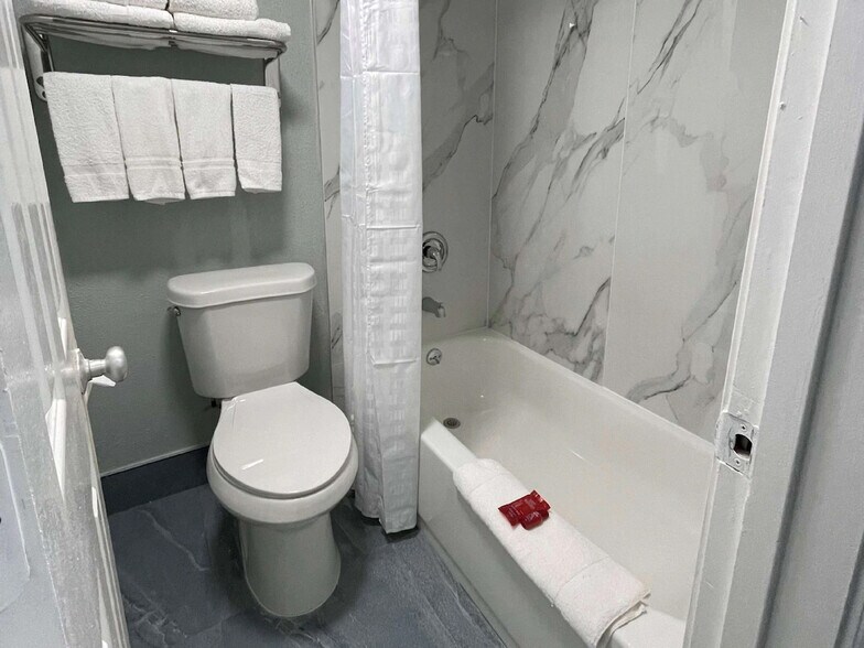 More Photos Of 900 N Main Ave, San Antonio Hotel For Sale