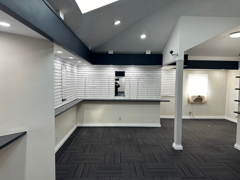 More Photos Of 2710 E 62nd St, Indianapolis Medical For Sale