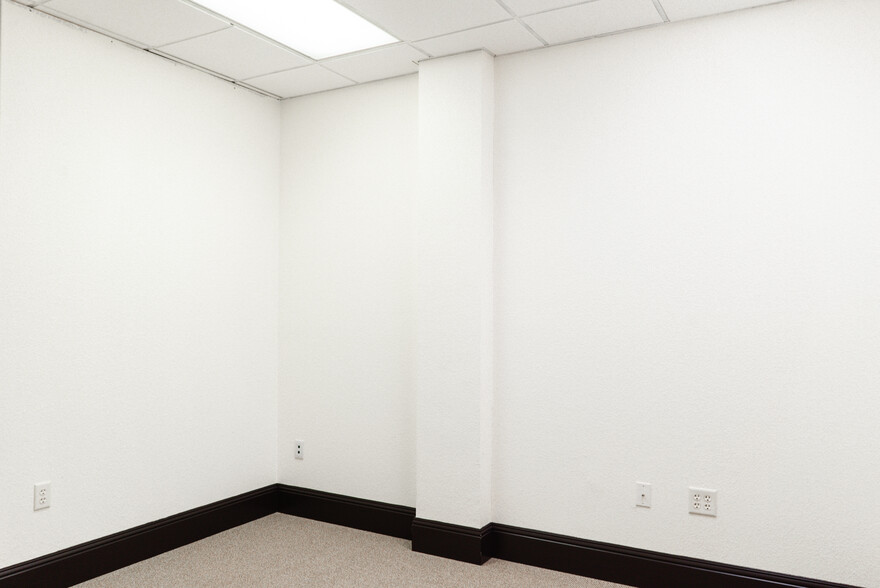 More Photos Of 131 E New York Ave, Deland Medical For Lease